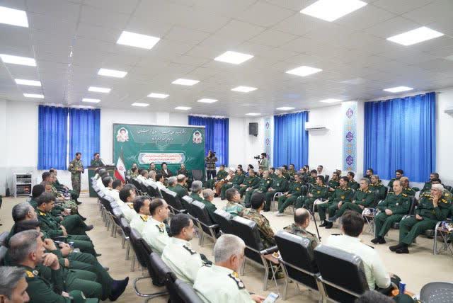 فرماندهان و کارکنان نیروهای مسلح استان با رئیس ستاد لرستان دیدار کردند.